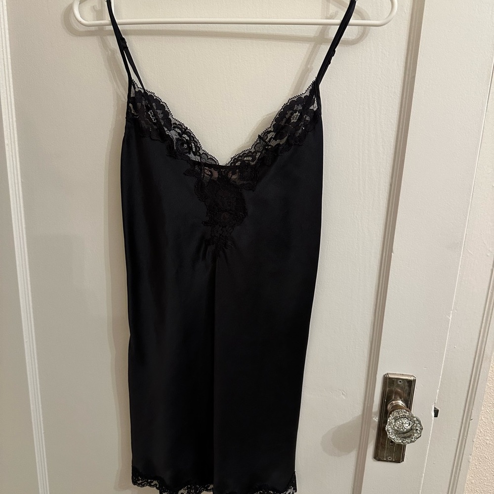 Victoria’s Secret black satin chemise w/ lace trim detail in like new condition